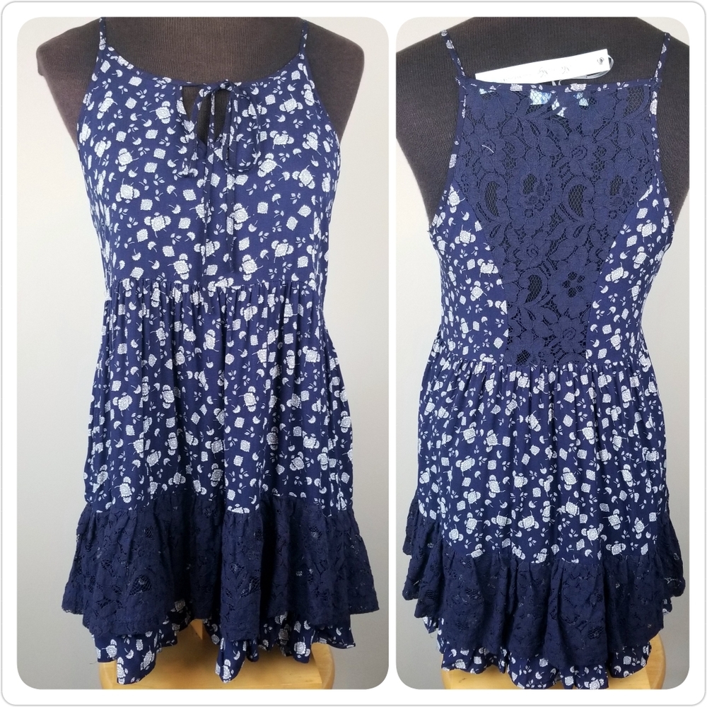 NWT lace panel tiered spaghetti strap floral tank